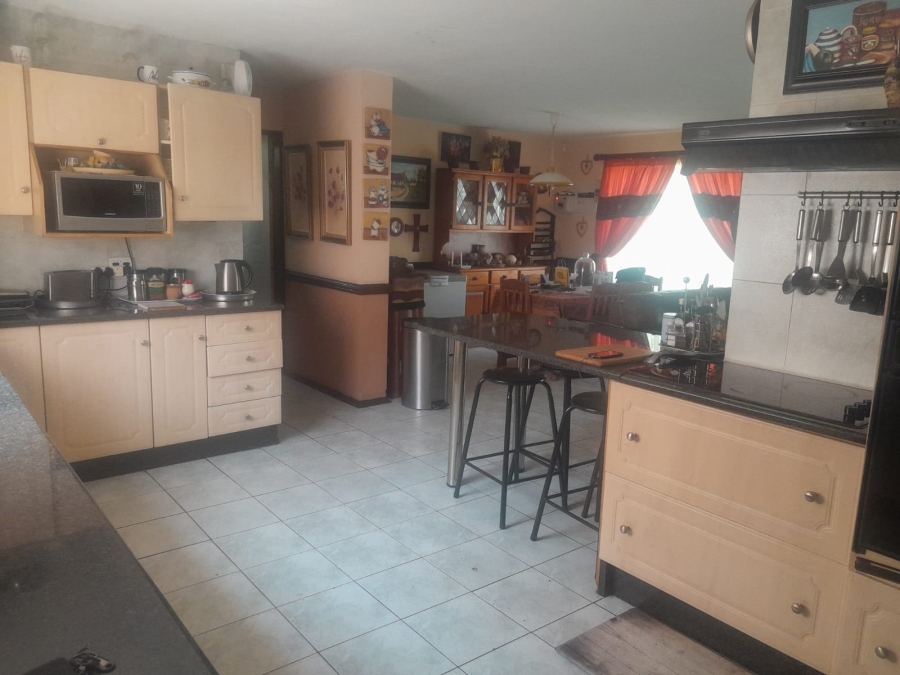 5 Bedroom Property for Sale in Heuwelsig North West